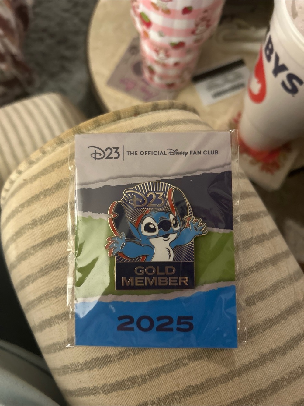 Disney D23 2025 Gold Member Stitch Enamel Pin - Blue & Gold